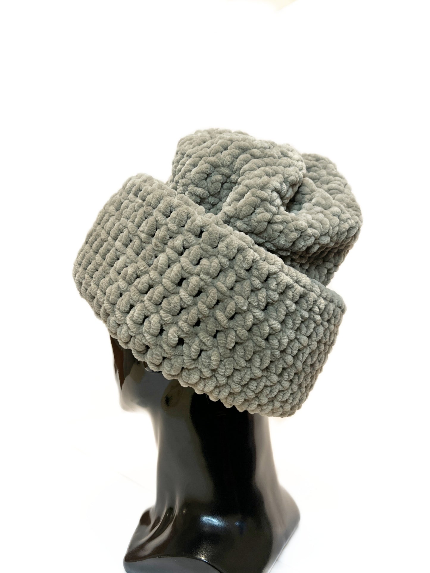 "WISPY OLIVE" MEGA BEANIE